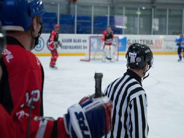 Domare på ishockeyrink